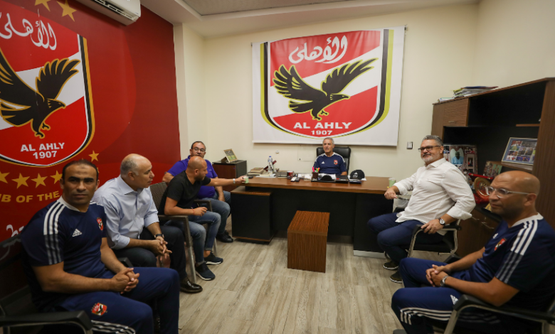 روجير ميكالي يظهر في الاهلي